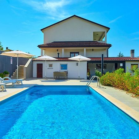 Holiday House Emma Burici ภายนอก รูปภาพ