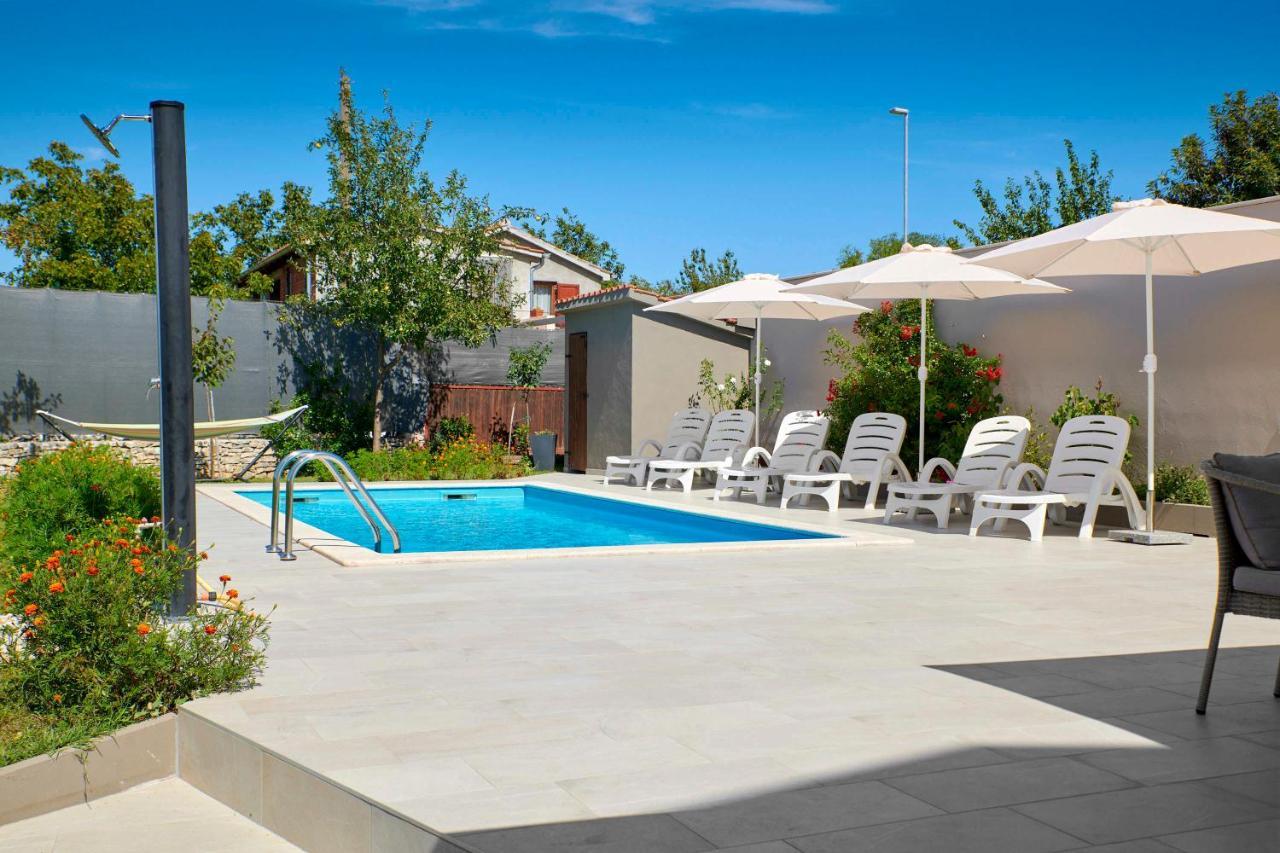 Holiday House Emma Burici ภายนอก รูปภาพ