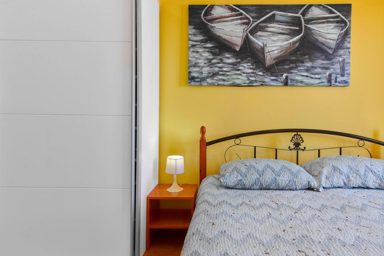 Holiday House Emma Burici ภายนอก รูปภาพ