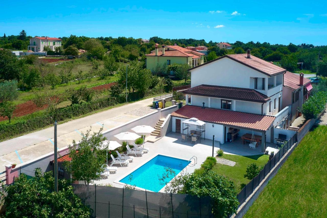 Holiday House Emma Burici ภายนอก รูปภาพ
