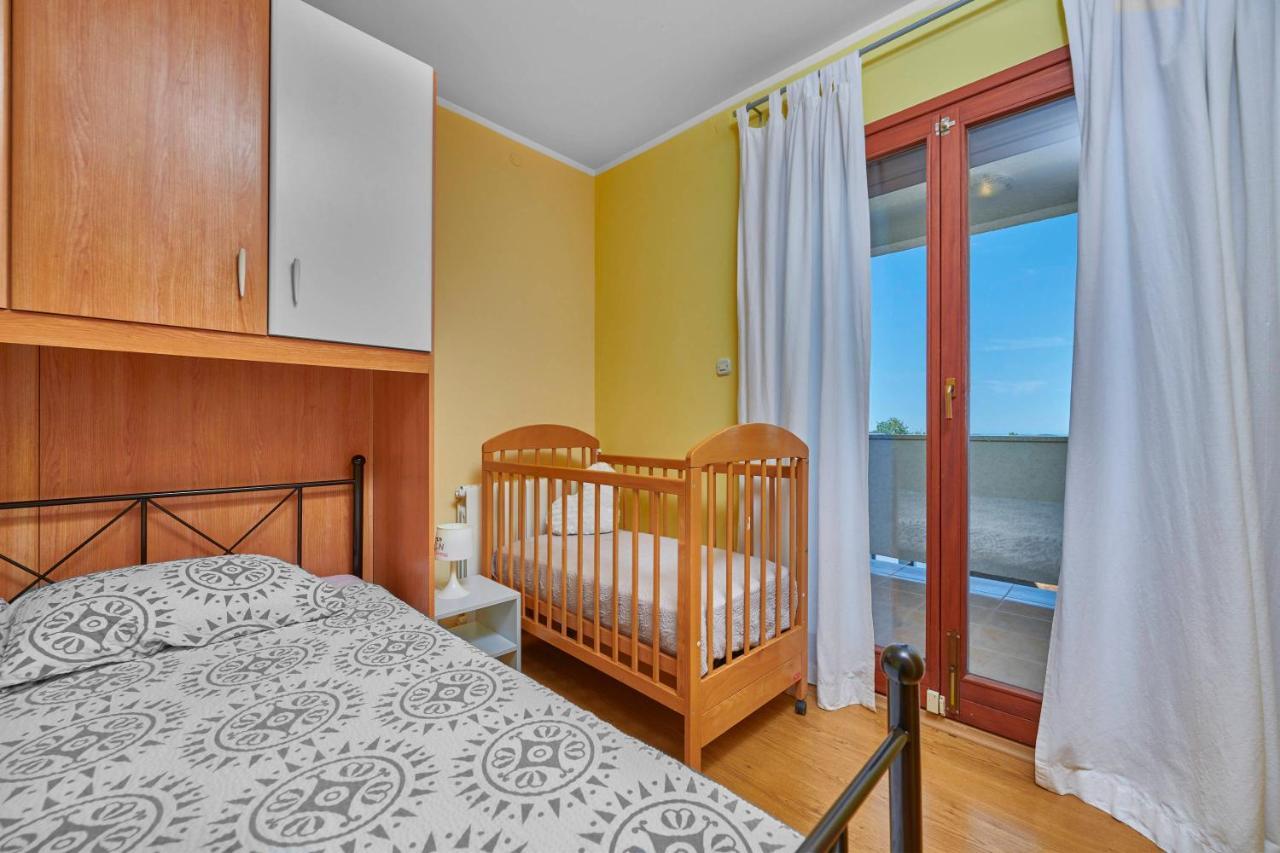 Holiday House Emma Burici ภายนอก รูปภาพ