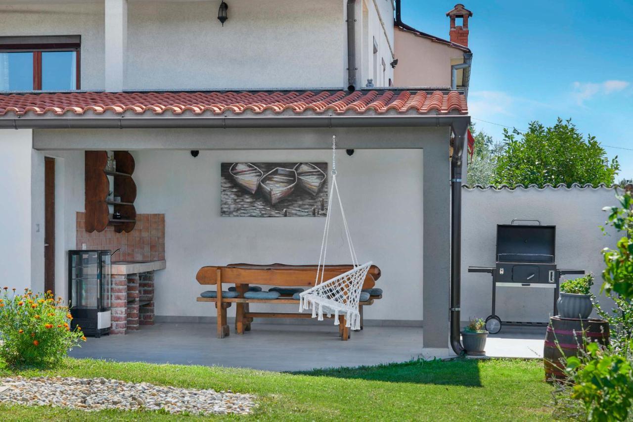Holiday House Emma Burici ภายนอก รูปภาพ