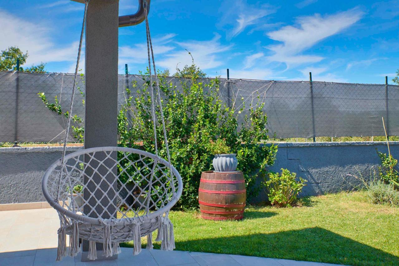 Holiday House Emma Burici ภายนอก รูปภาพ