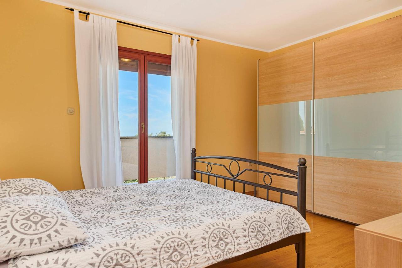 Holiday House Emma Burici ภายนอก รูปภาพ