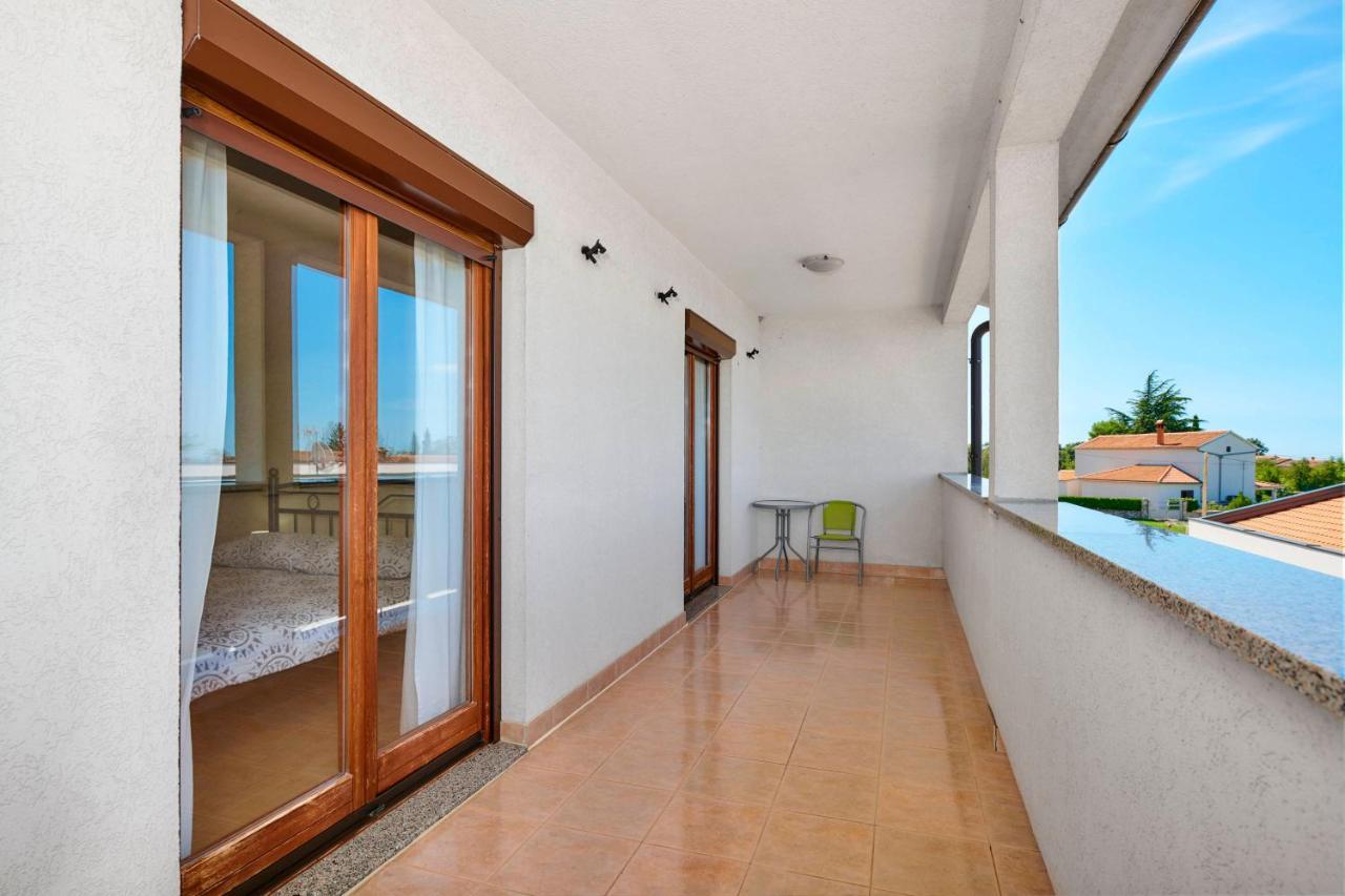 Holiday House Emma Burici ภายนอก รูปภาพ