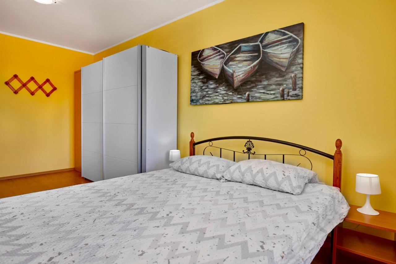 Holiday House Emma Burici ภายนอก รูปภาพ