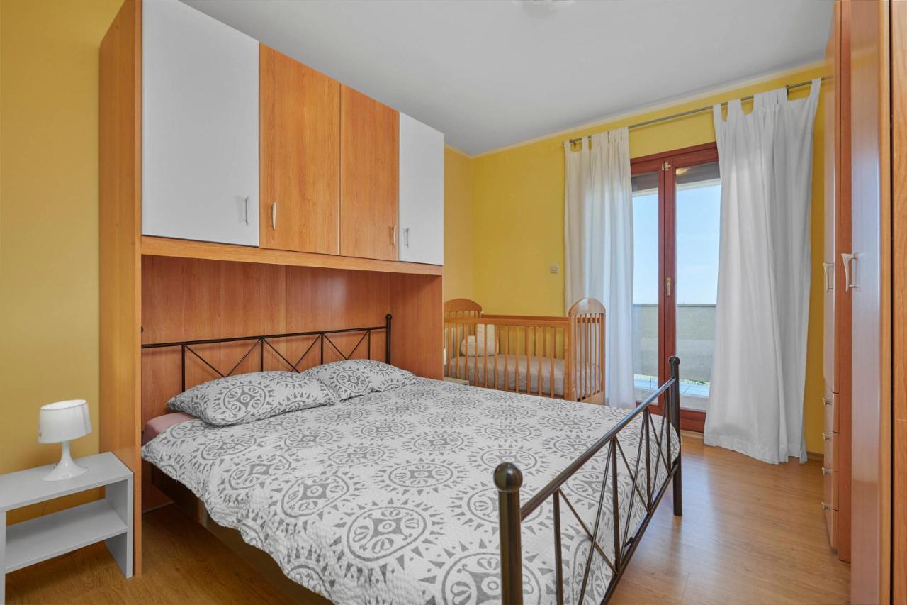 Holiday House Emma Burici ภายนอก รูปภาพ