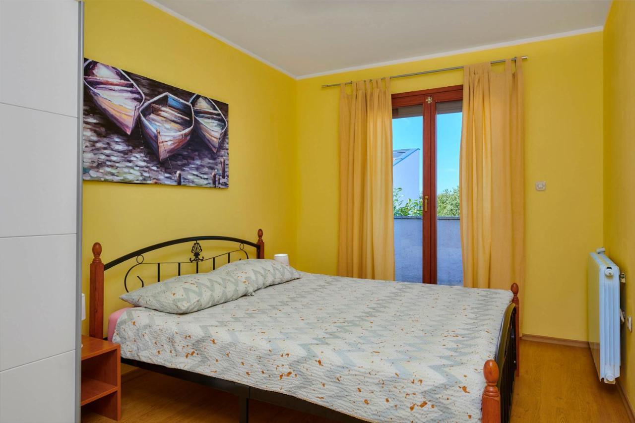 Holiday House Emma Burici ภายนอก รูปภาพ