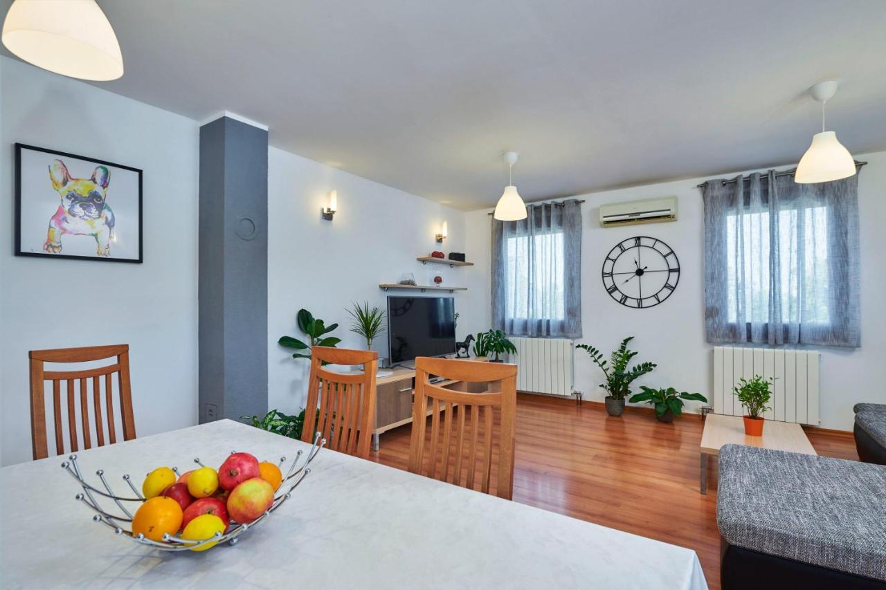 Holiday House Emma Burici ภายนอก รูปภาพ